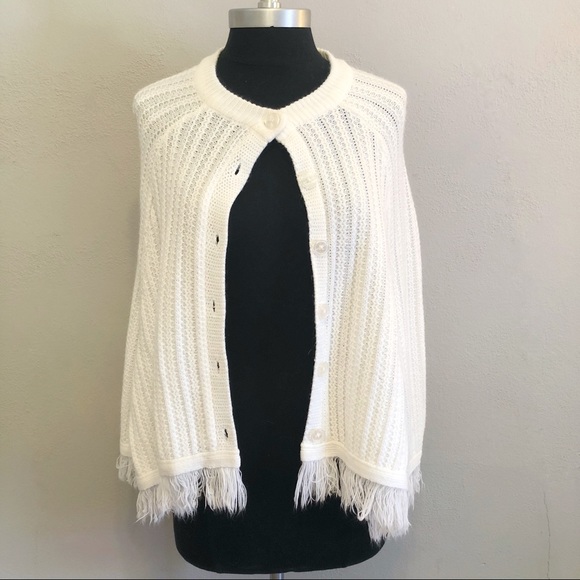 ⭐️ 2/$15 Grand Knitwear White Poncho - Picture 1 of 3